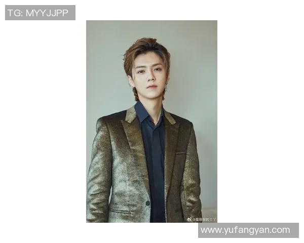 鹿晗踢足球展现明星风采足球场上的魅力与热情交织成传奇