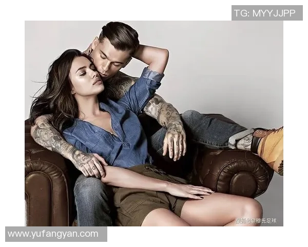 足球明星与女友甜蜜接吻瞬间曝光引发粉丝热议与羡慕 足球明星与女友甜蜜接吻瞬间曝光引发粉丝热议与羡慕